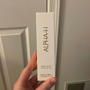 alpha-h liquid gold exfoliating treatment